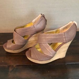 Seychelles Wedge Platforms